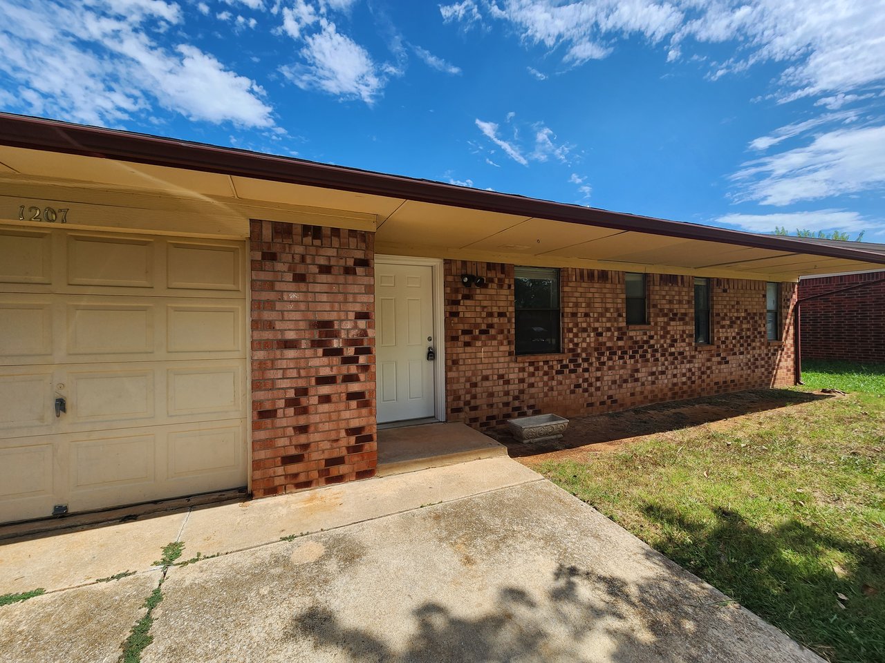 1207 Whispering Glenn Street