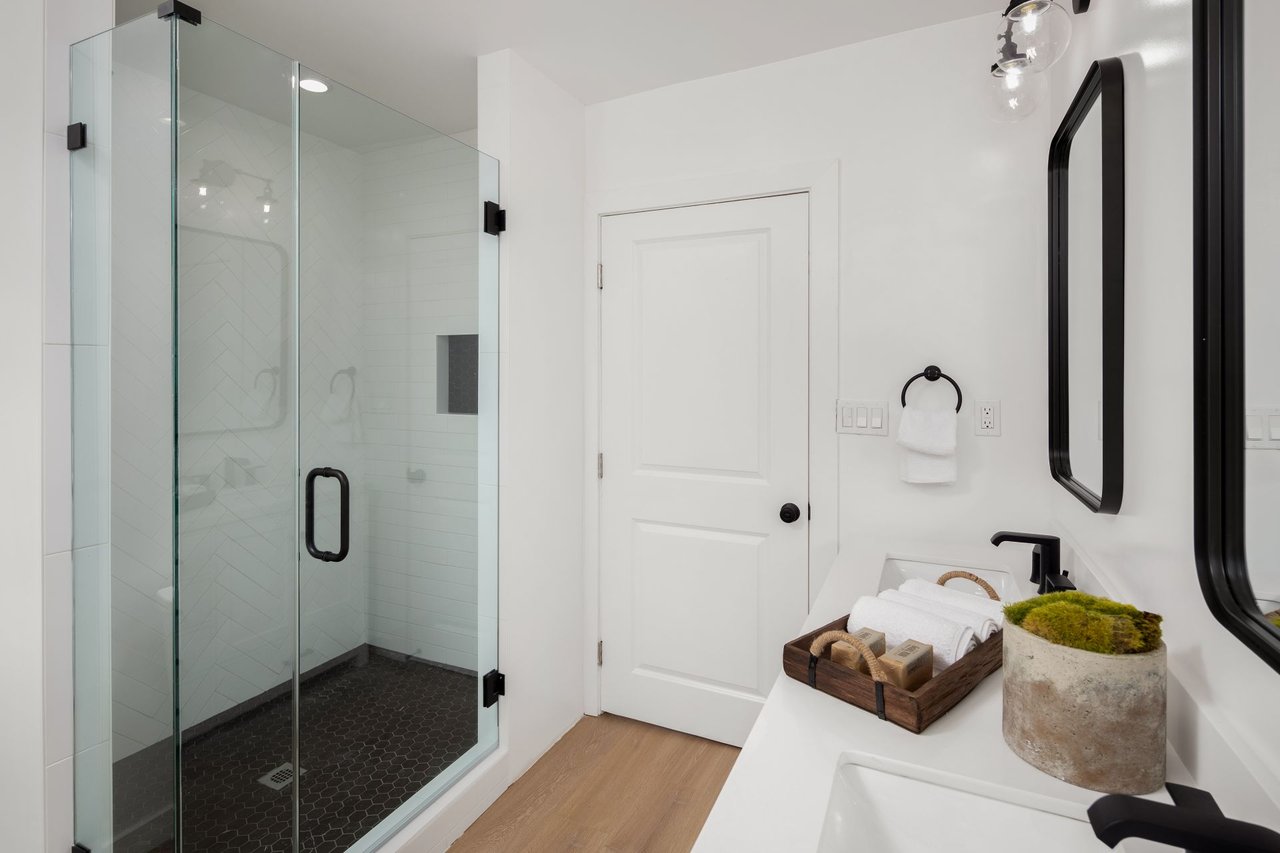 574 Mount Holyoke Ave