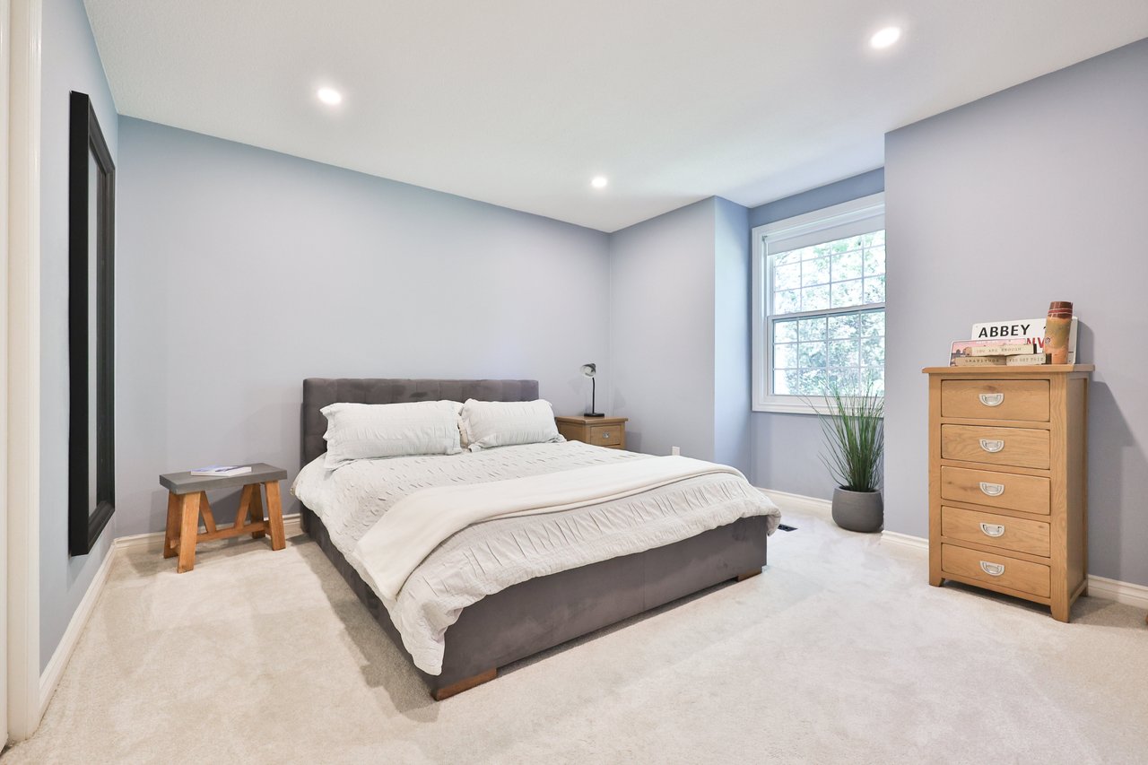 206 Rossmore Boulevard, Burlington