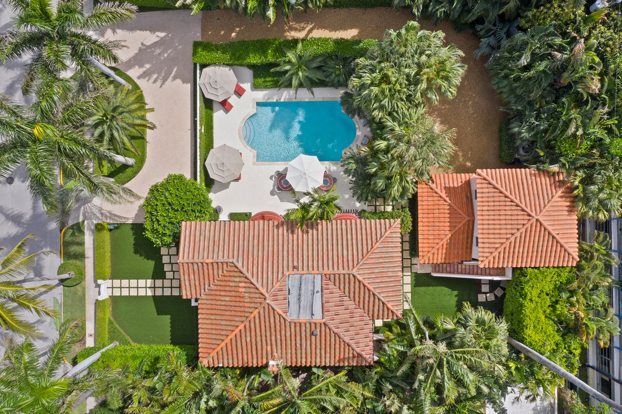 Double Lot Charmer In Town