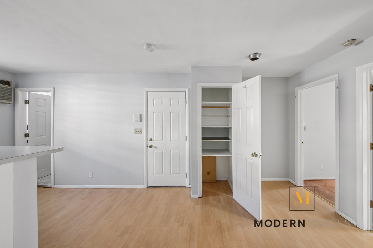 Large 2-Bed in LIC