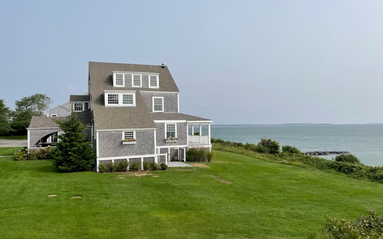 Exploring High-End Homes in Newport, RI