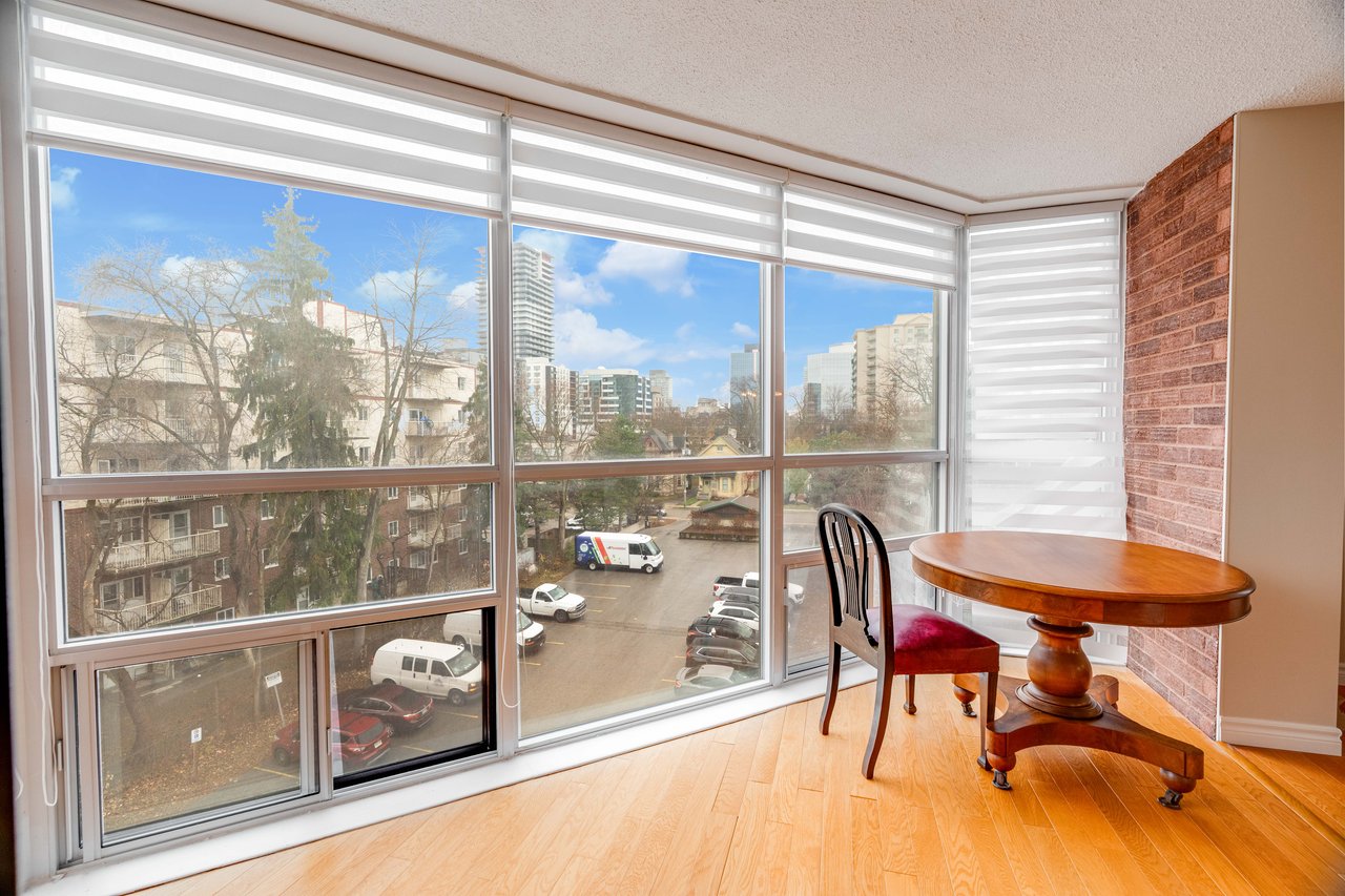 beautiful 2 bedroom 2 bath Condo in downtown London