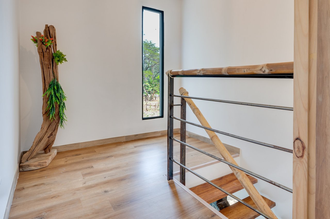 V-Jungla Cecile Refundores | Spacious Modern Villa with Pool, Guest House & Tropical Garden Near Tamarindo Beach