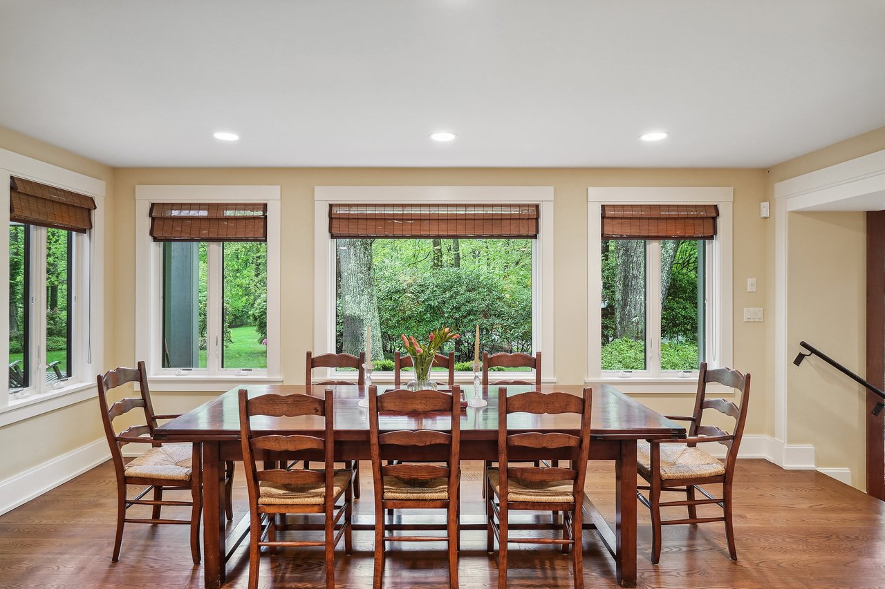 17 Eastwoods Road