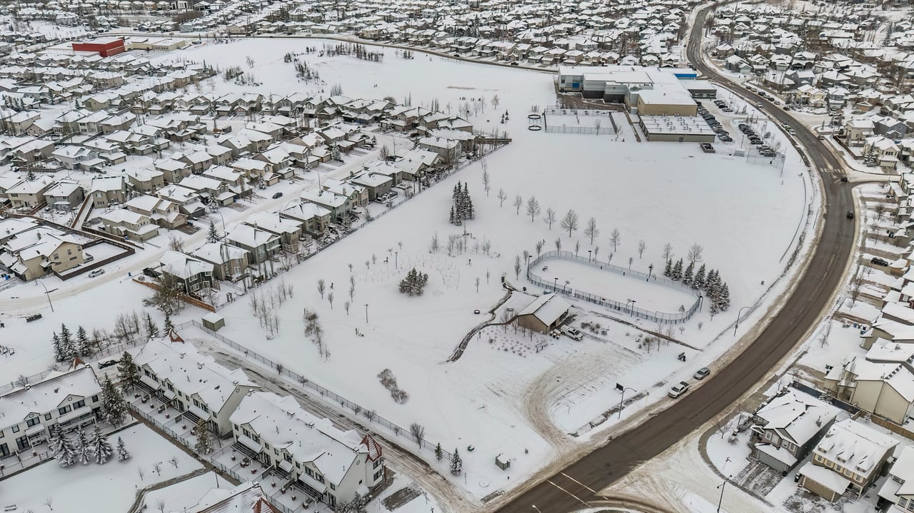 8910 Royal Oak Way NW