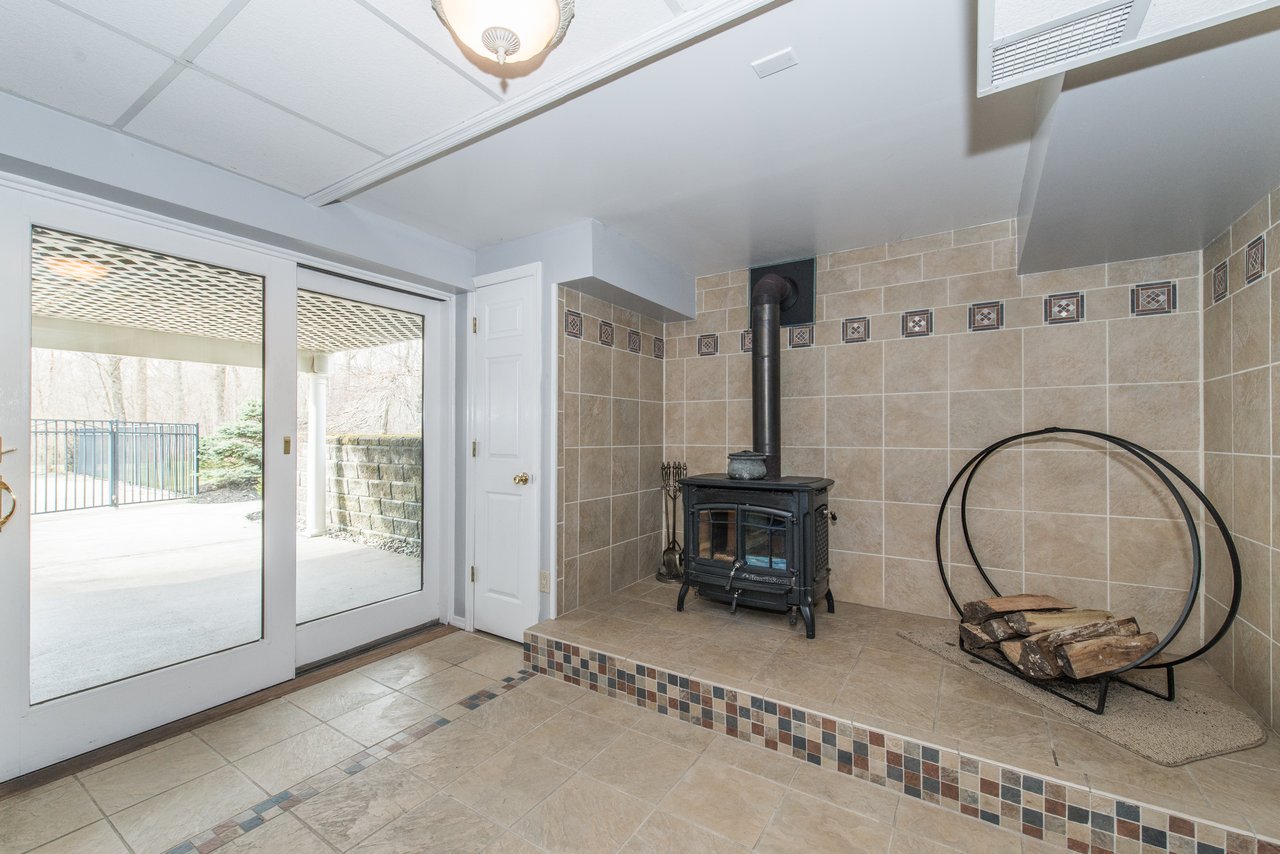 212 Deerlea Ln