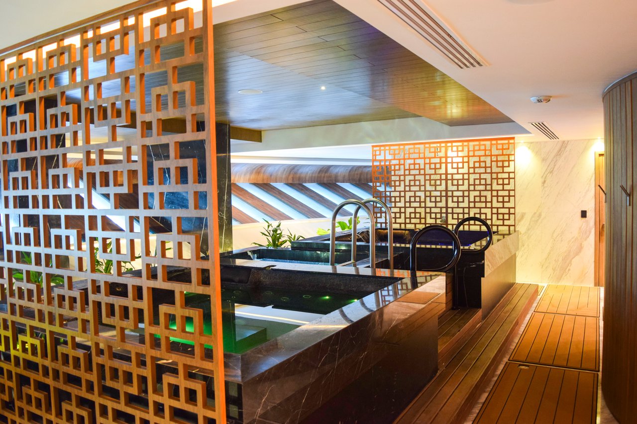 Shark Tower Puerto Cancún