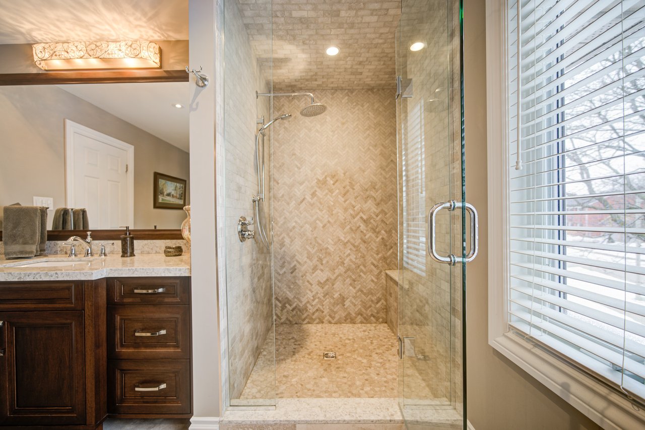 1296 Mapleridge Cres