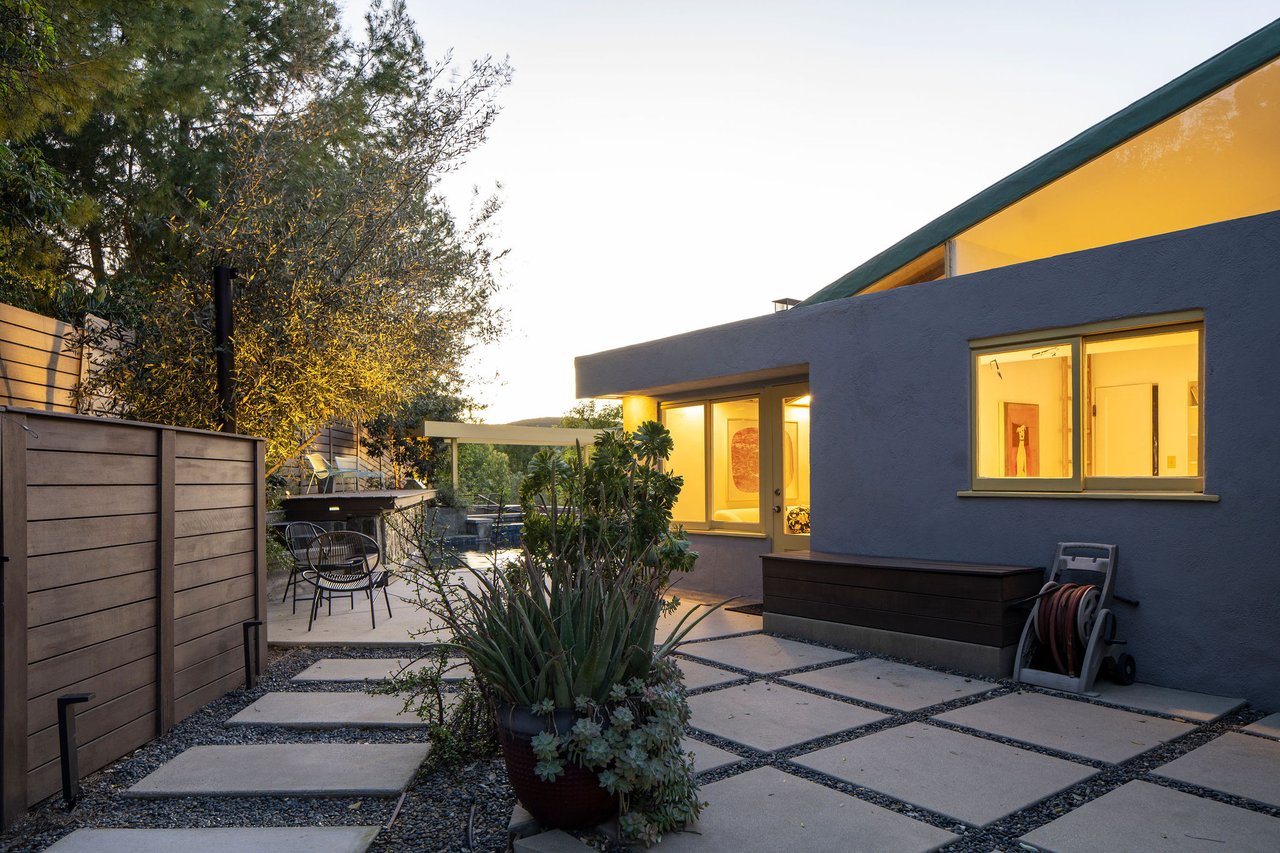 The Van Dekker House, Master architect R. M. Schindler