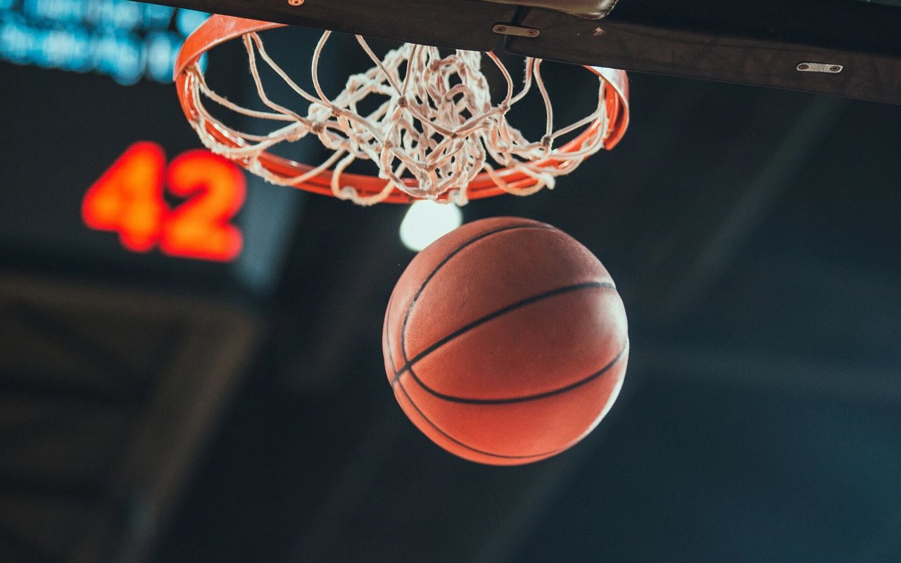 Sports & Entertainment