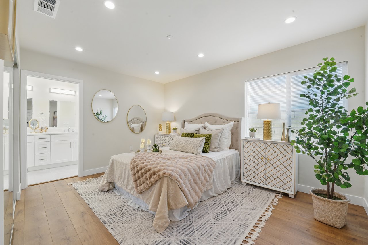 4 Units in North Hollywood