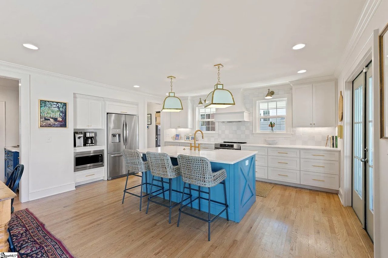 22 N Brookwood Dr