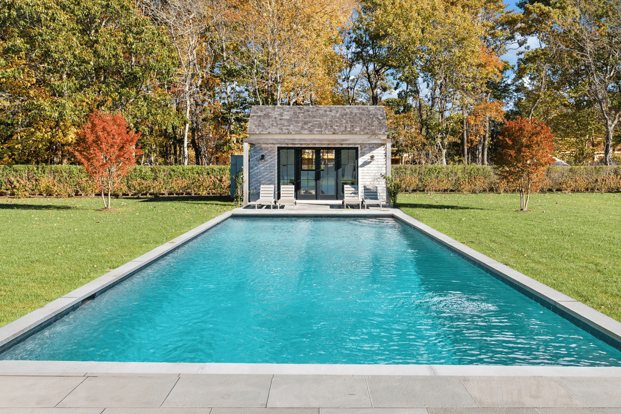 472 Edge of Woods Rd