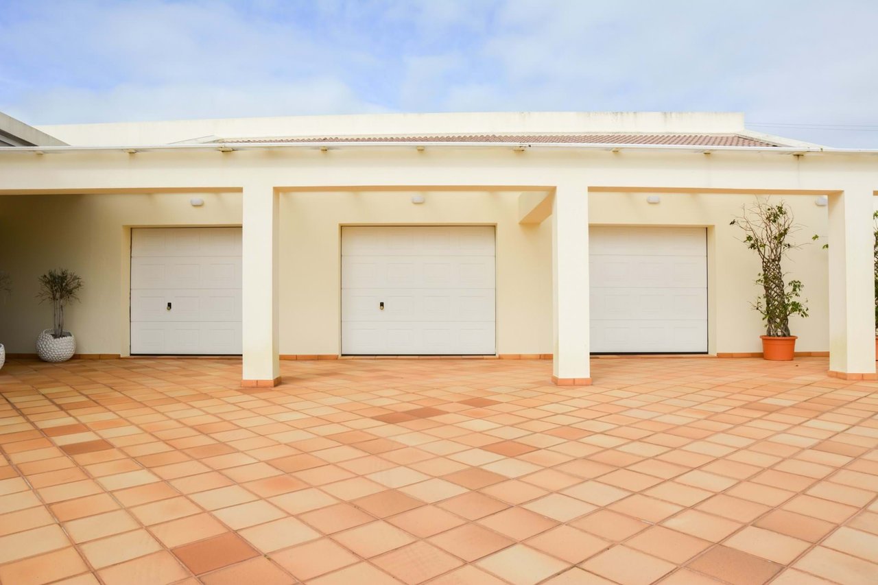 Luxury 4-Bedroom Villa with Indoor Pool – São Miguel, Azores