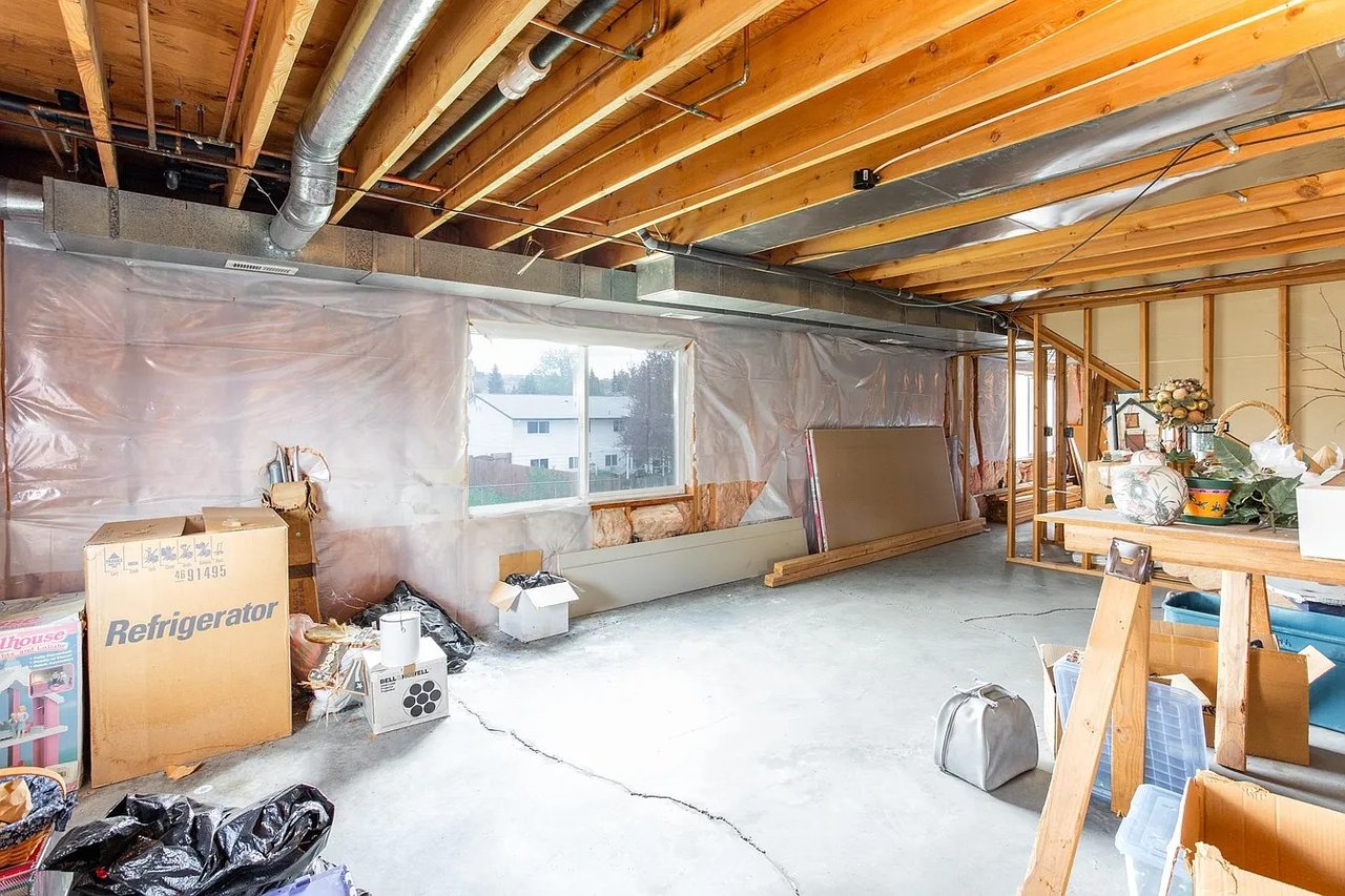 9706 N Ridgecrest Dr