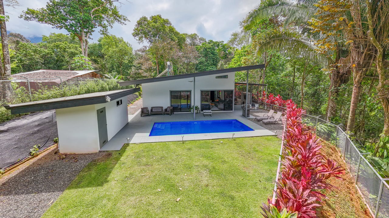 Modern 3-Bed Jungle Home with River and Pool in Cinco Ventanas Ojochal