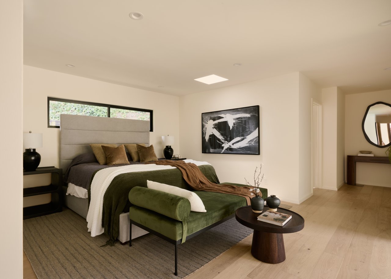 15674 Royal Ridge Rd, Sherman Oaks