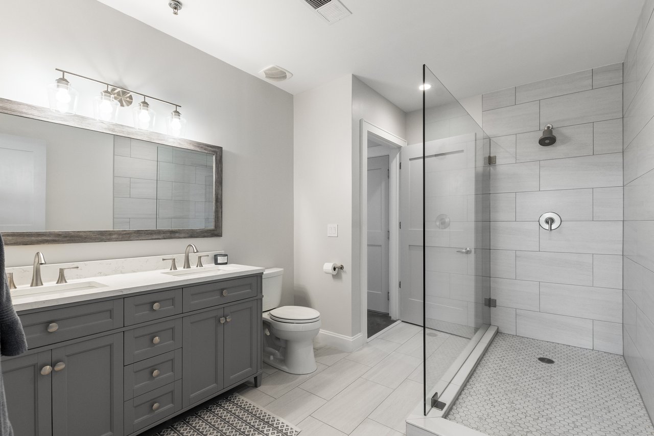 905 Juniper Street NE Unit 704