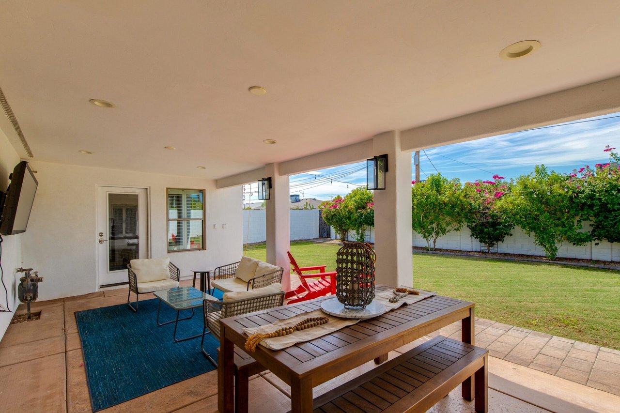 8043 E Clarendon Ave