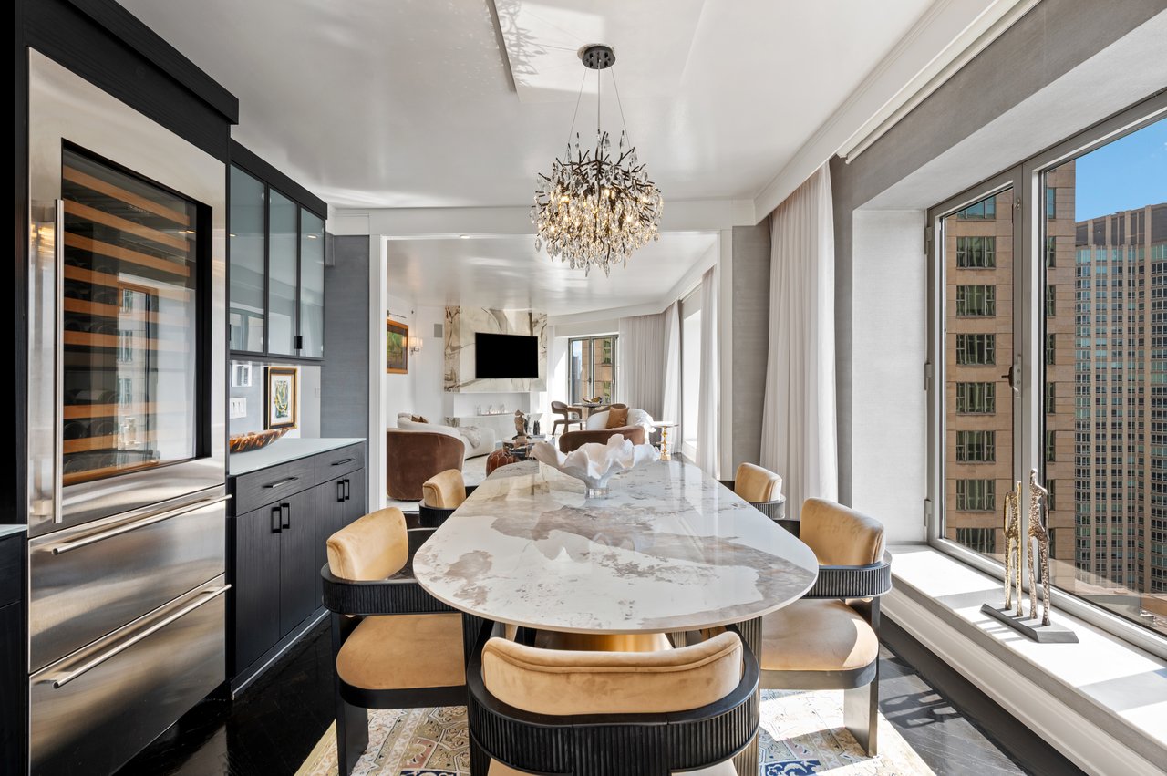 950 N Michigan Ave #2704