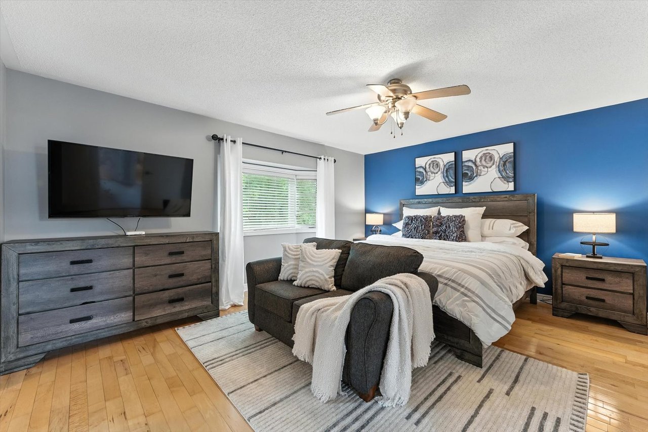 151 Mowat Cres