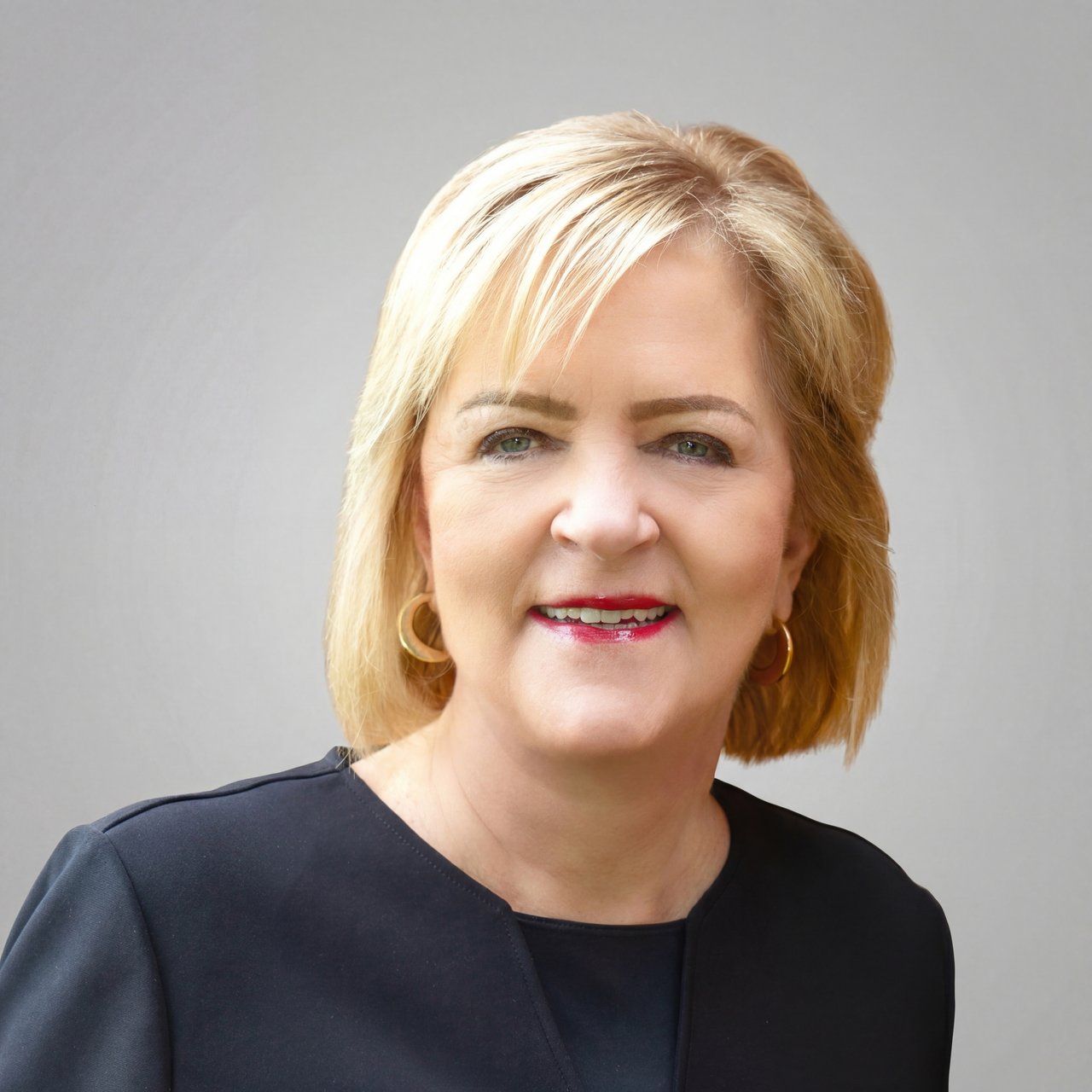 Linda Nelson, Kirkland WA Real Estate Agent Headshot