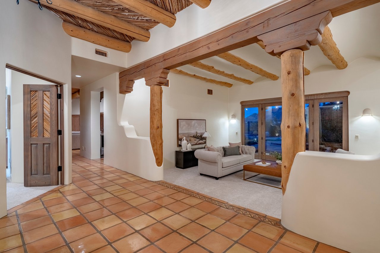 5115 N Corte De Catalonia