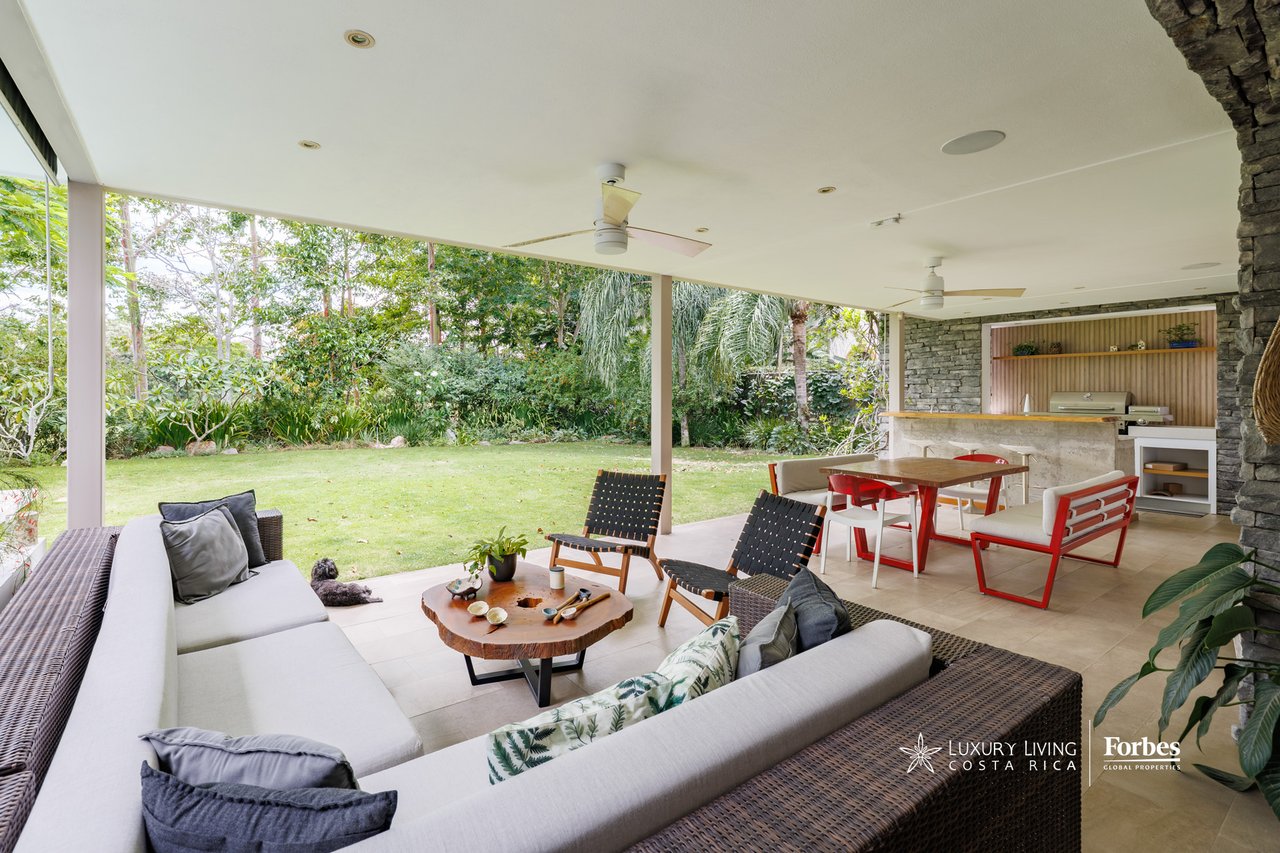 21465 - Modern 6 bedroom house with pool, garden and terrace front golf course