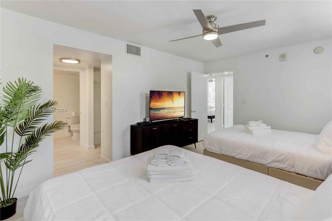1200 Brickell Bay Dr Unit 2424
