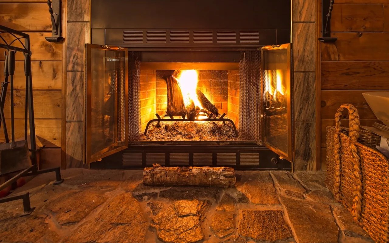 10 Reasons to Buy a Home With a Fireplace