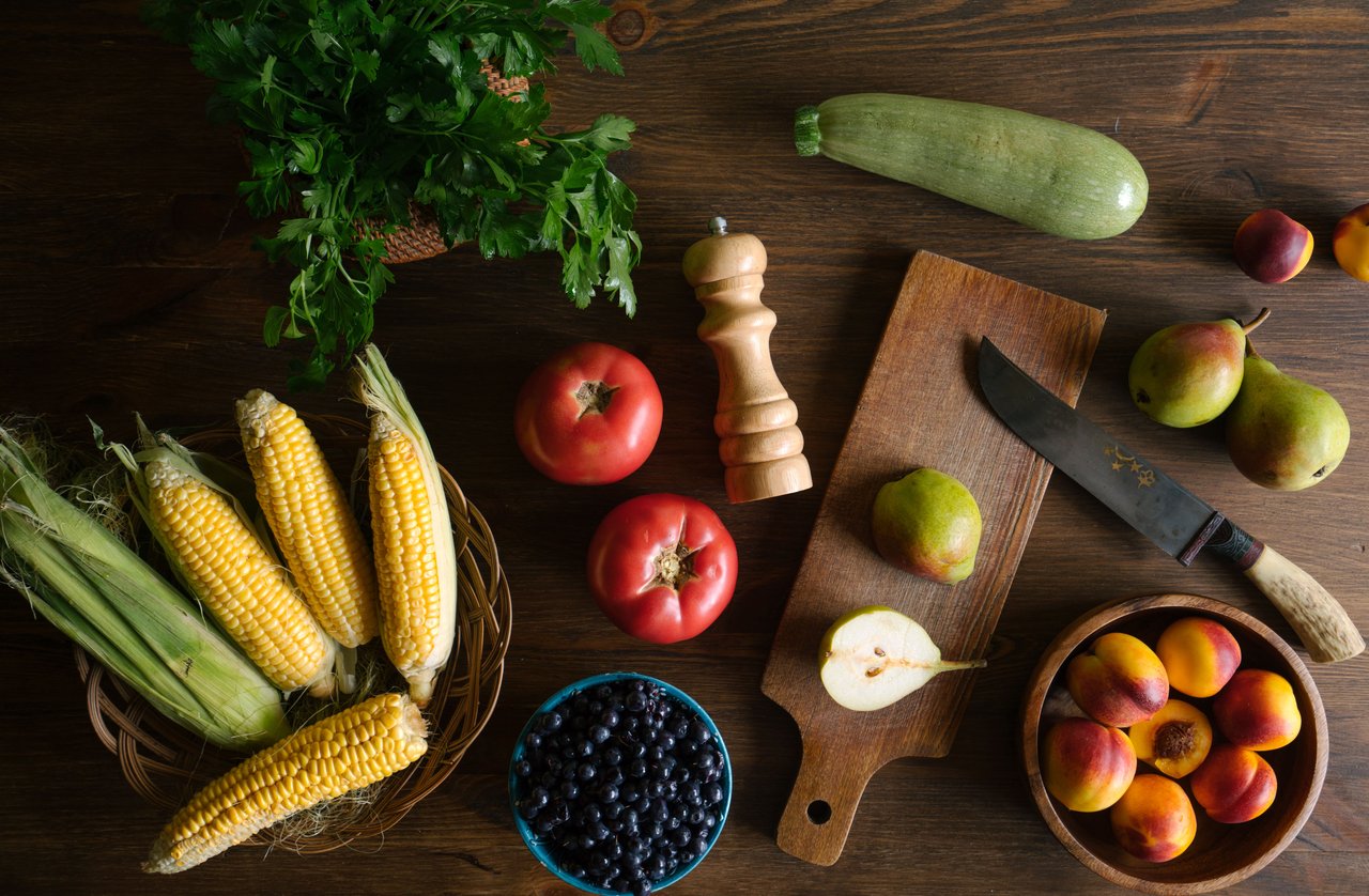 Eat Local: A Farmers Market Cookbook for August