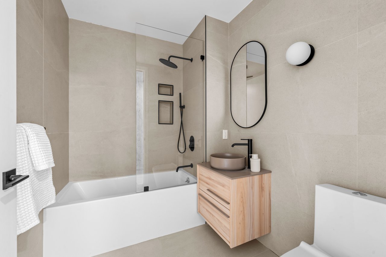 14-35 Broadway, Unit PH