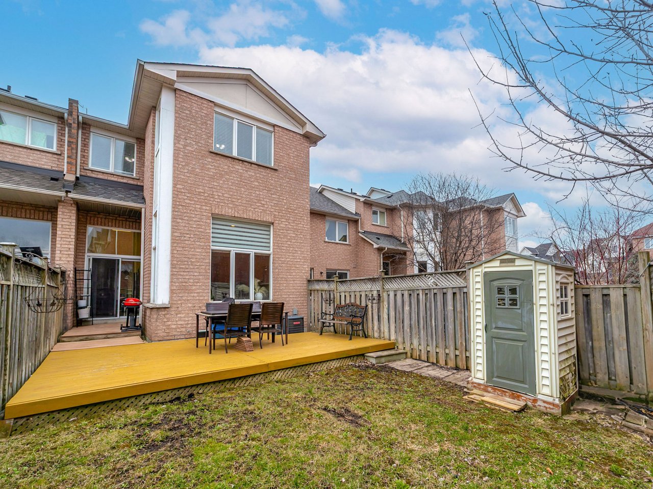 8 Queensway Drive