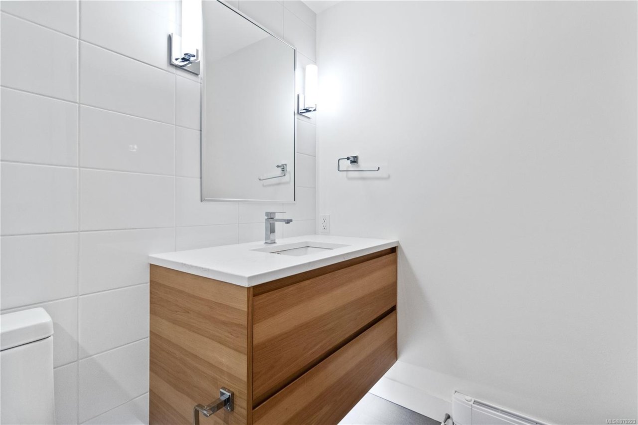 1101-989 Johnson St, Victoria