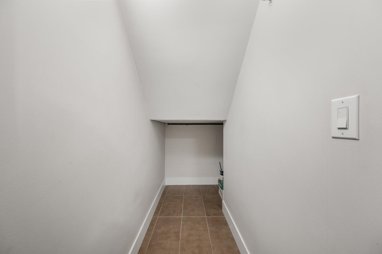 3482 Marine Wy