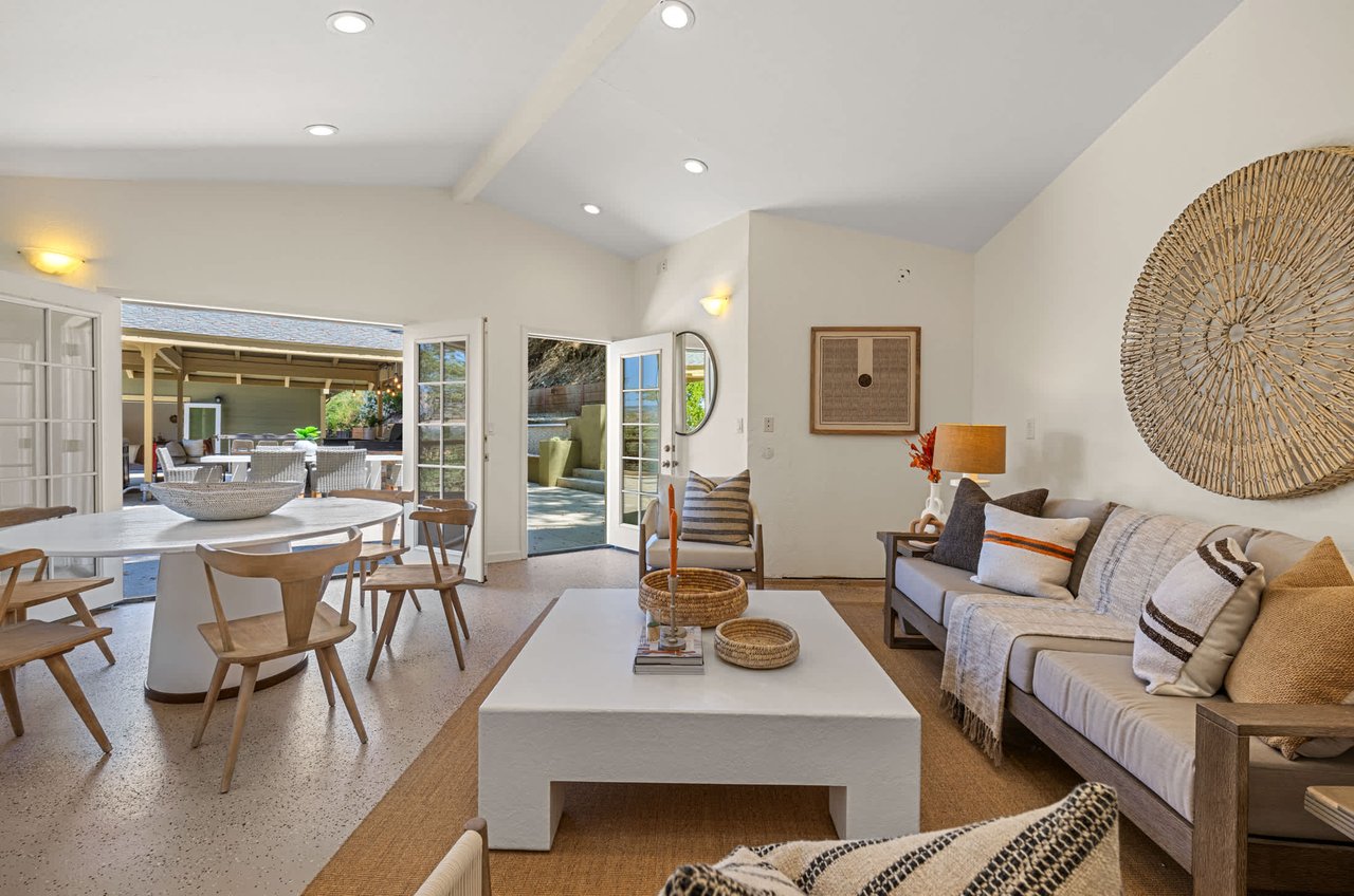 Gated Retreat in Los Ranchitos