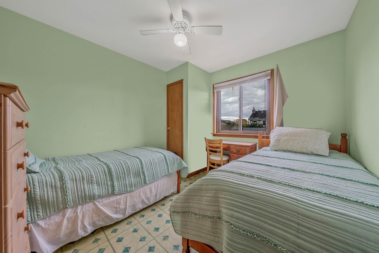 83 E Lighthouse Walk