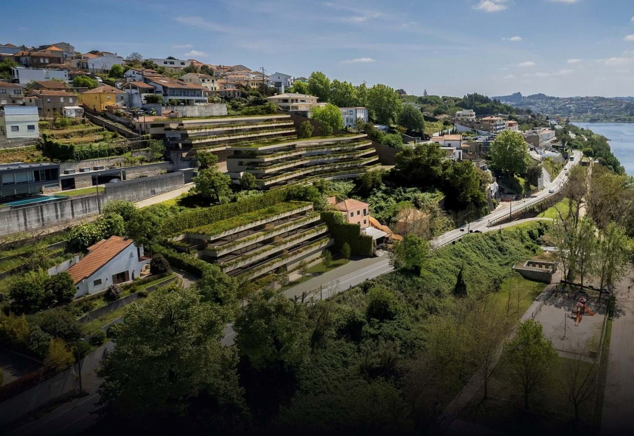 Stylish Three-Bedroom Apartment with Private Pool and River Views in Porto