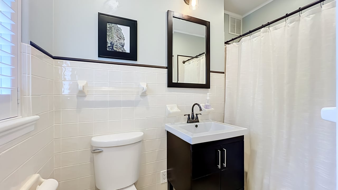 Three-Bedroom Two-Bathroom Bungalow in Orlando's Beverly Shores
