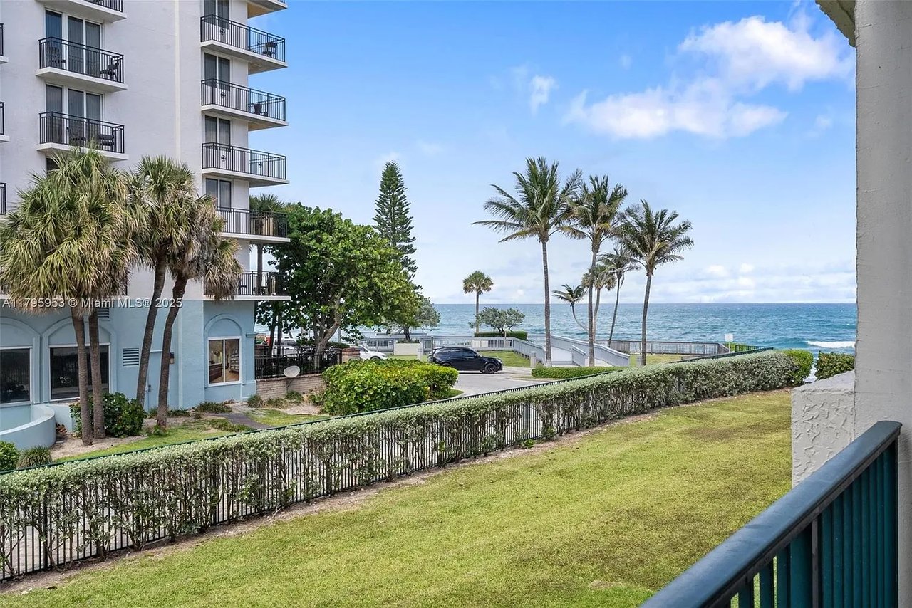 1239 Hillsboro Mile Apt 203