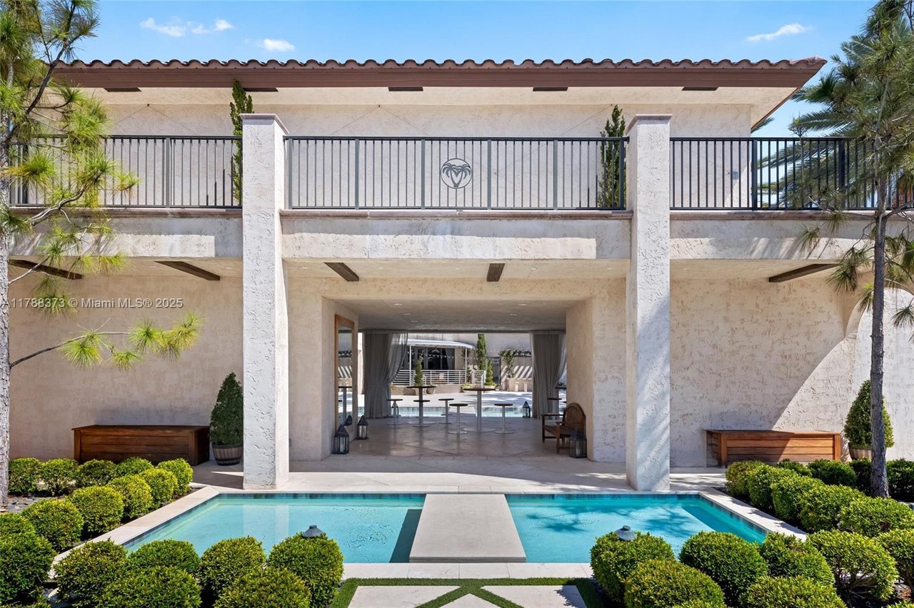 600 Isle Of Palms Dr