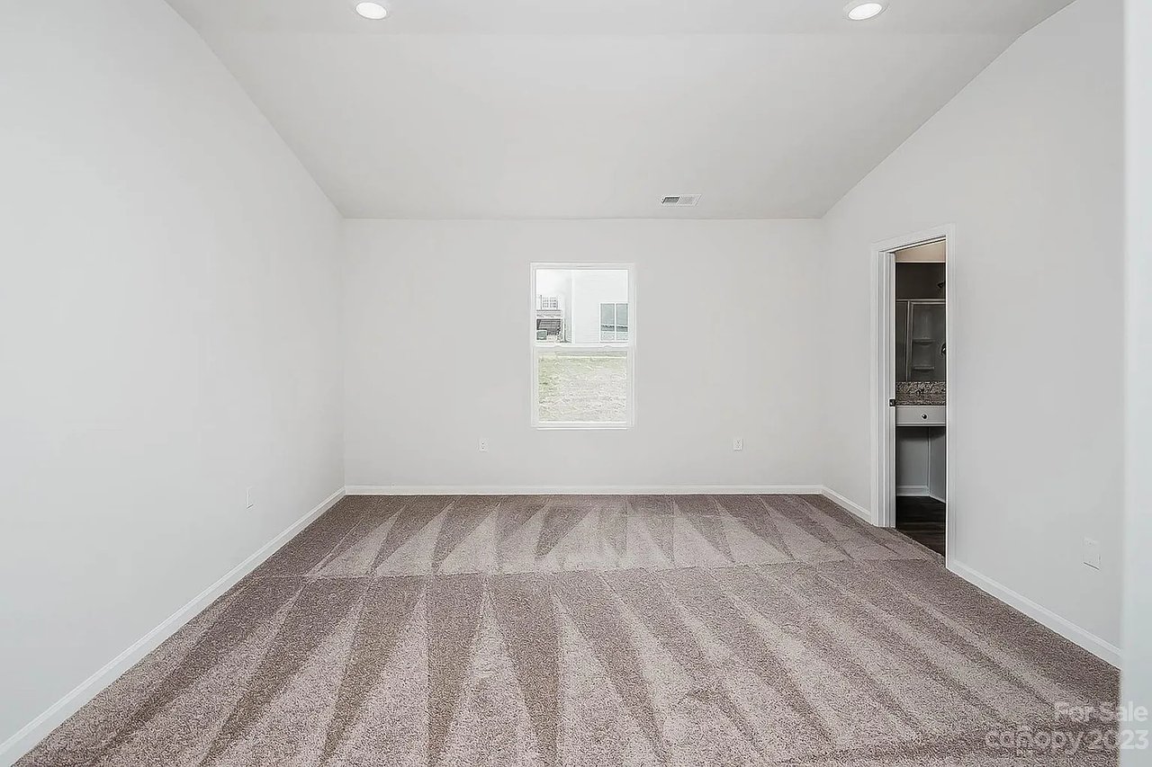 3165 Maple Ridge Dr