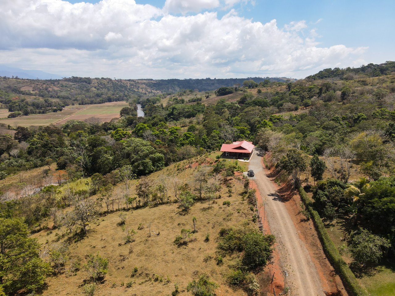 Serene Splendor - Discover Your Dream Home in Pacuar Perez Zeledon
