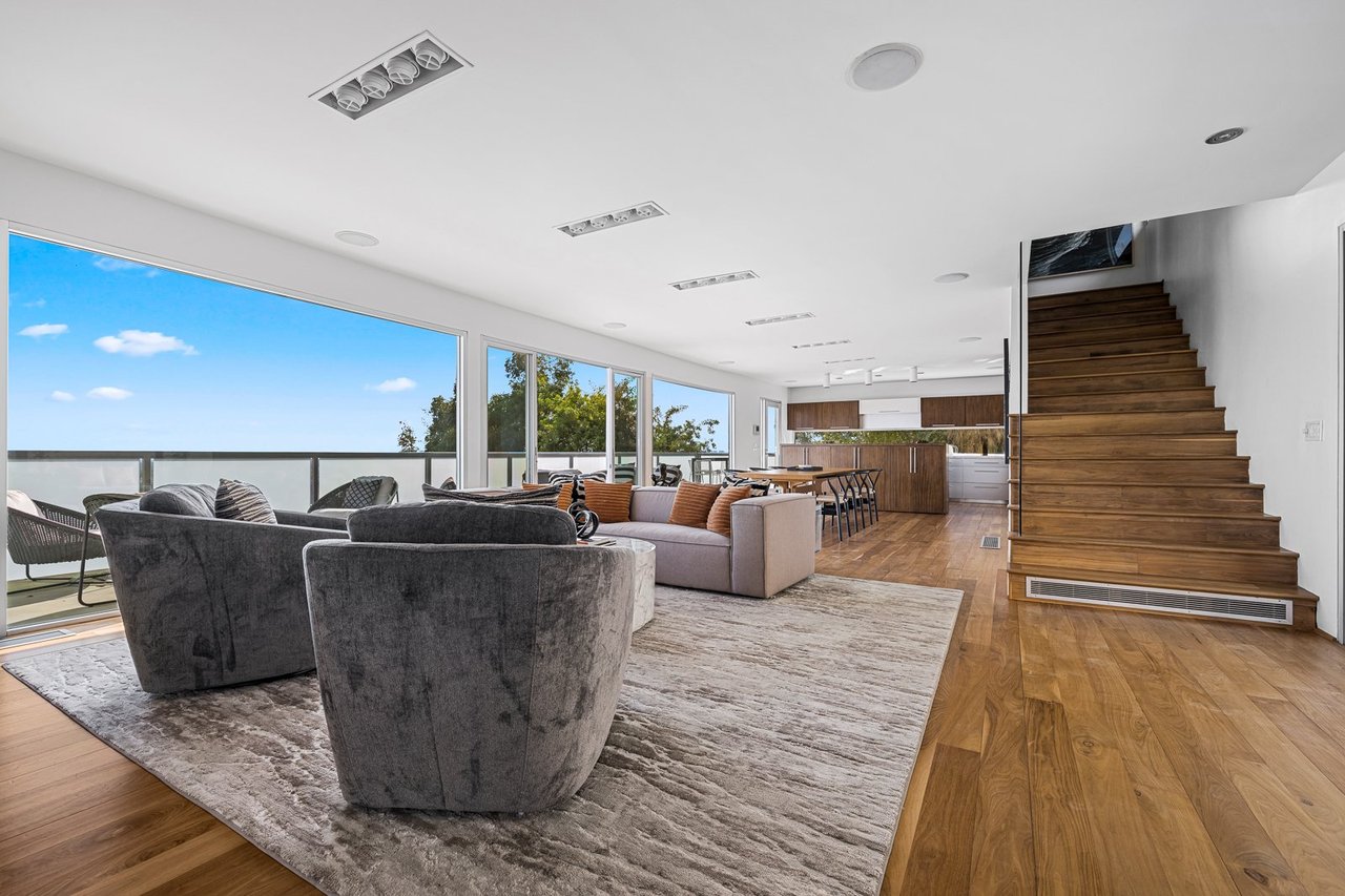 St Ives Dr, 90069