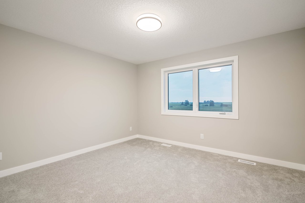143 Belvedere Crescent SE