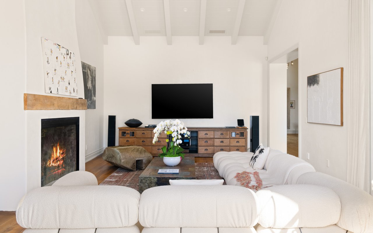 6625 Zumirez Dr