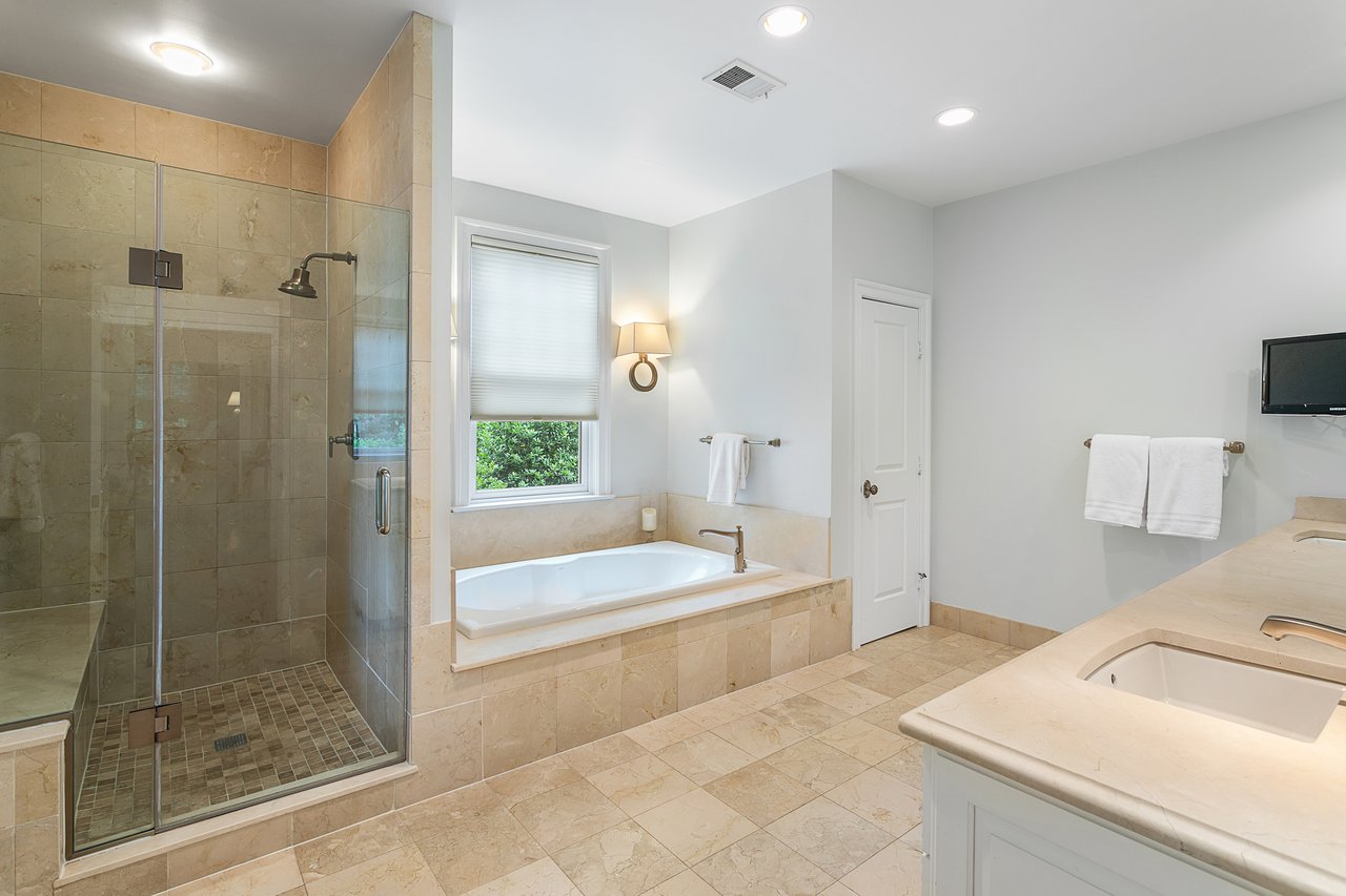 5025 Linnean Ave NW, Washington, DC 20008