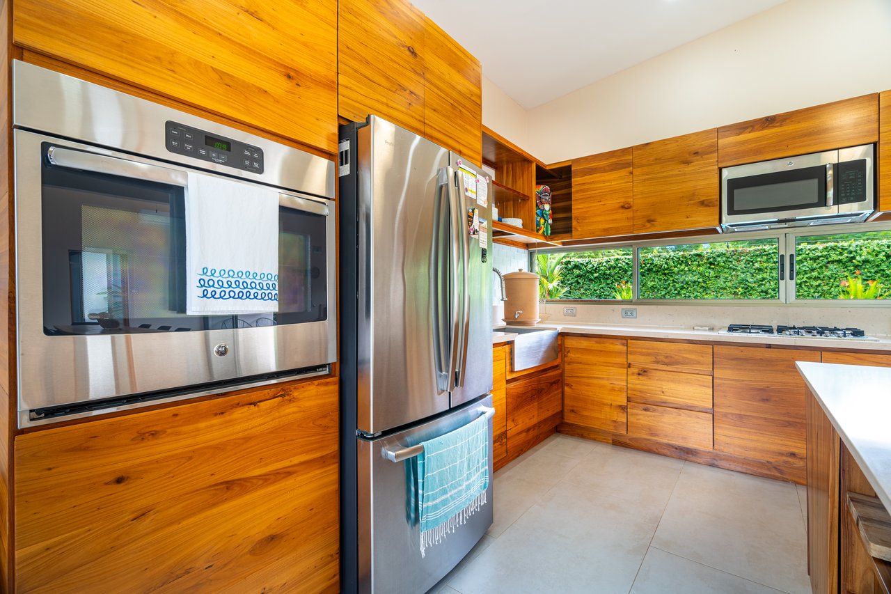 Bali Style Beach House with 2 Bedroom Casita