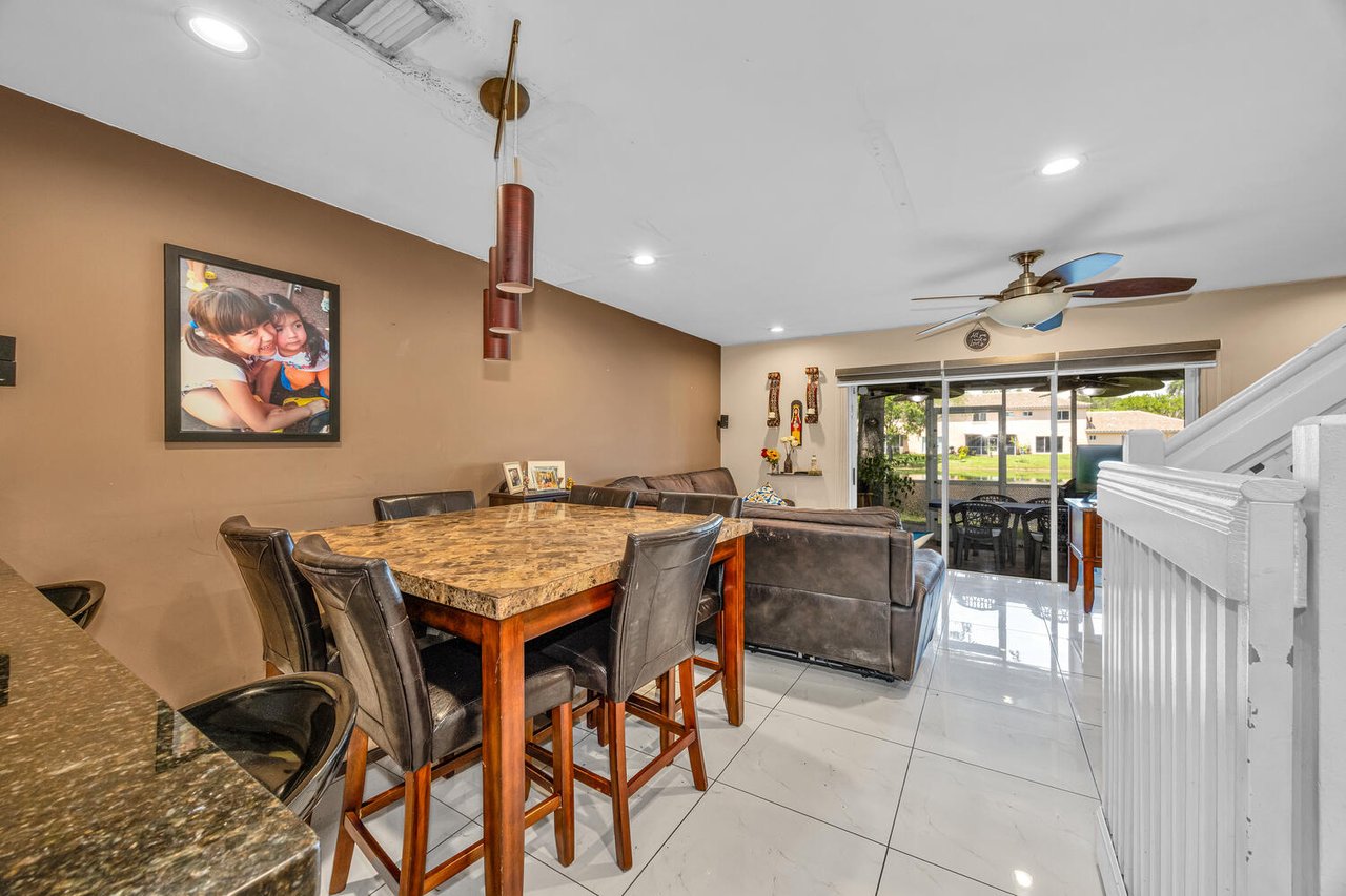 Lakefront Townhouse in Pembroke Pines